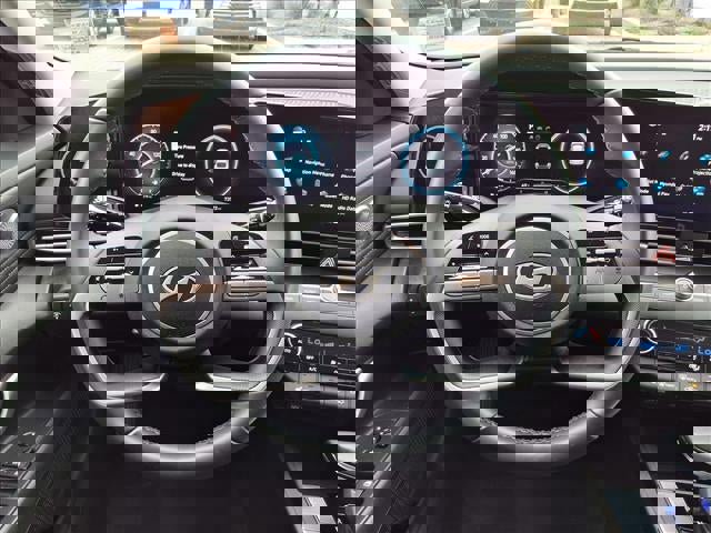 Certified 2025 Hyundai Elantra SEL image 14