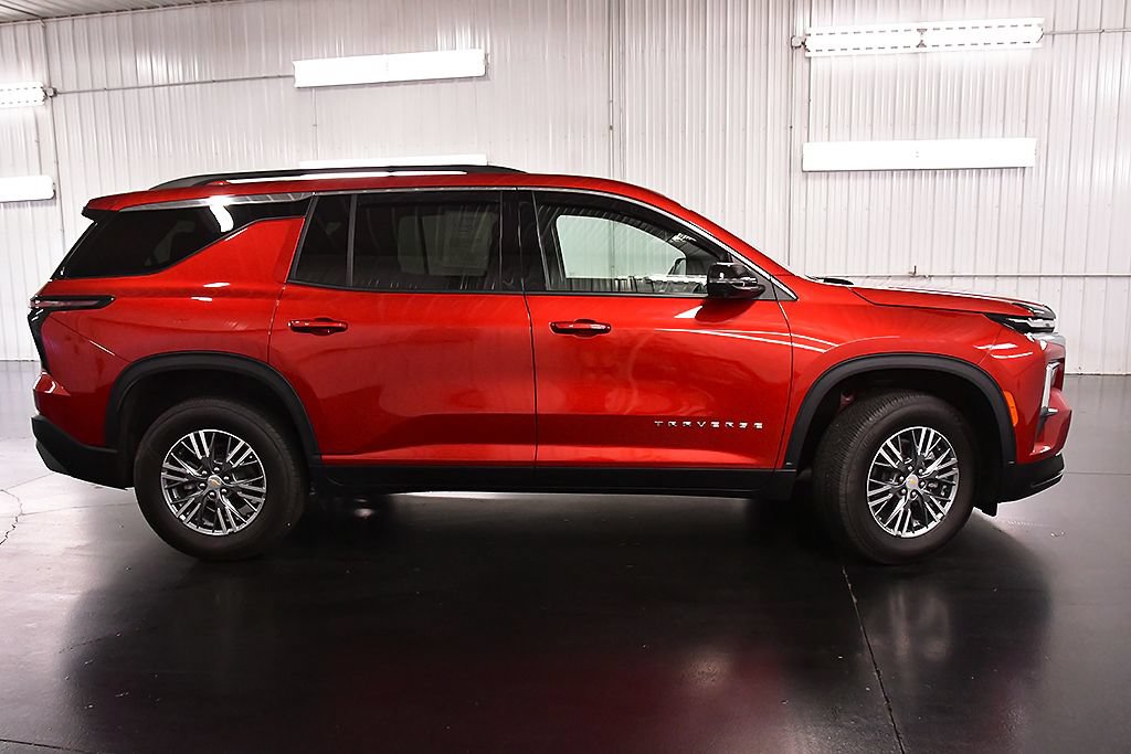 Used 2025 Chevrolet Traverse LT w/ Driver Confidence Package AWD/4WD image 8