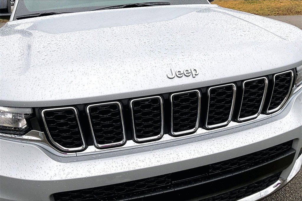 Used 2025 Jeep Grand Cherokee L Laredo w/ Luxury Tech Group I image 31