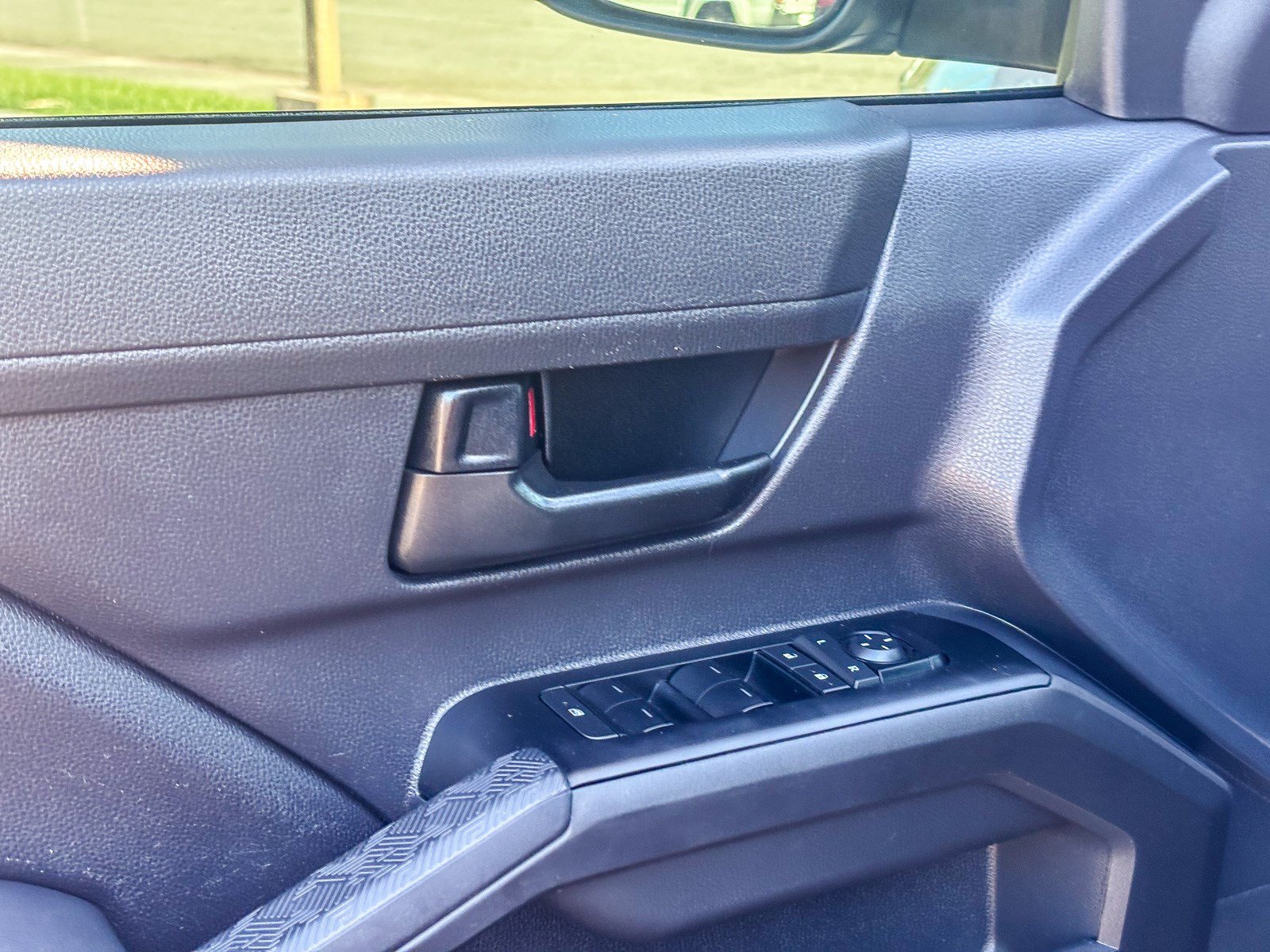 Used 2025 Toyota Tacoma SR5 AWD/4WD image 23