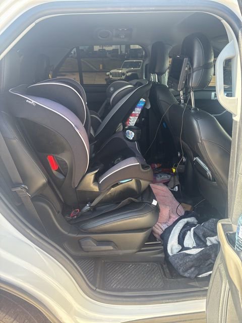 Used 2021 Ford Explorer XLT w/ Equipment Group 202A image 9