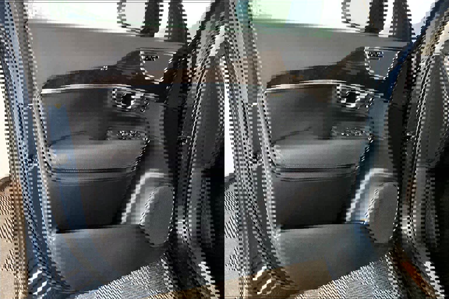 Used 2019 Volvo XC90 T6 Momentum w/ Advanced Package image 22