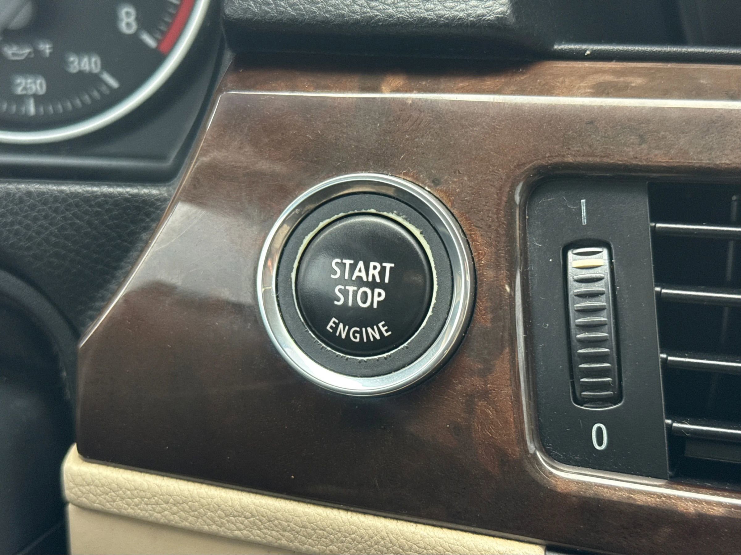 Used 2010 BMW 335i xDrive Coupe image 26