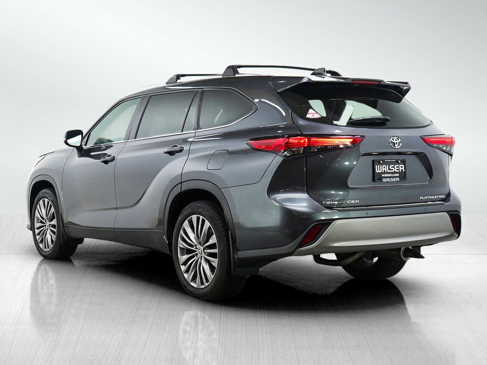 Used 2020 Toyota Highlander Platinum AWD/4WD image 3