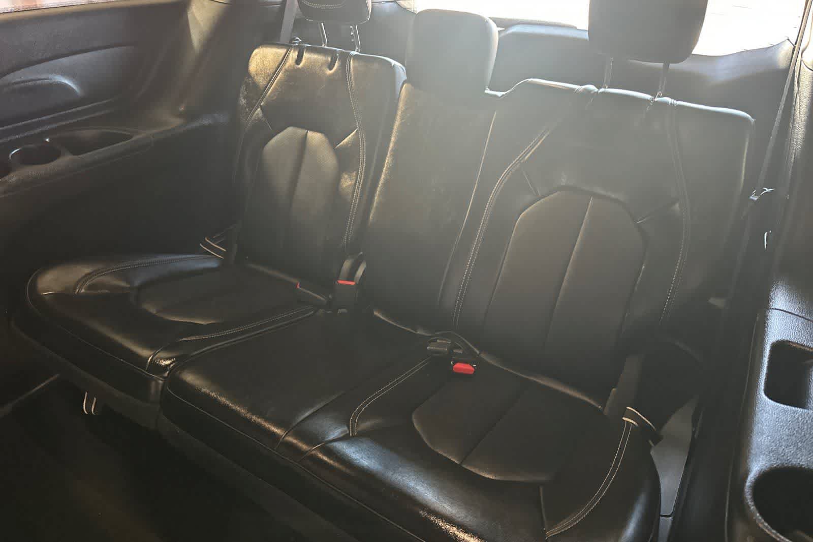 Used 2025 Chrysler Pacifica Select FWD image 17