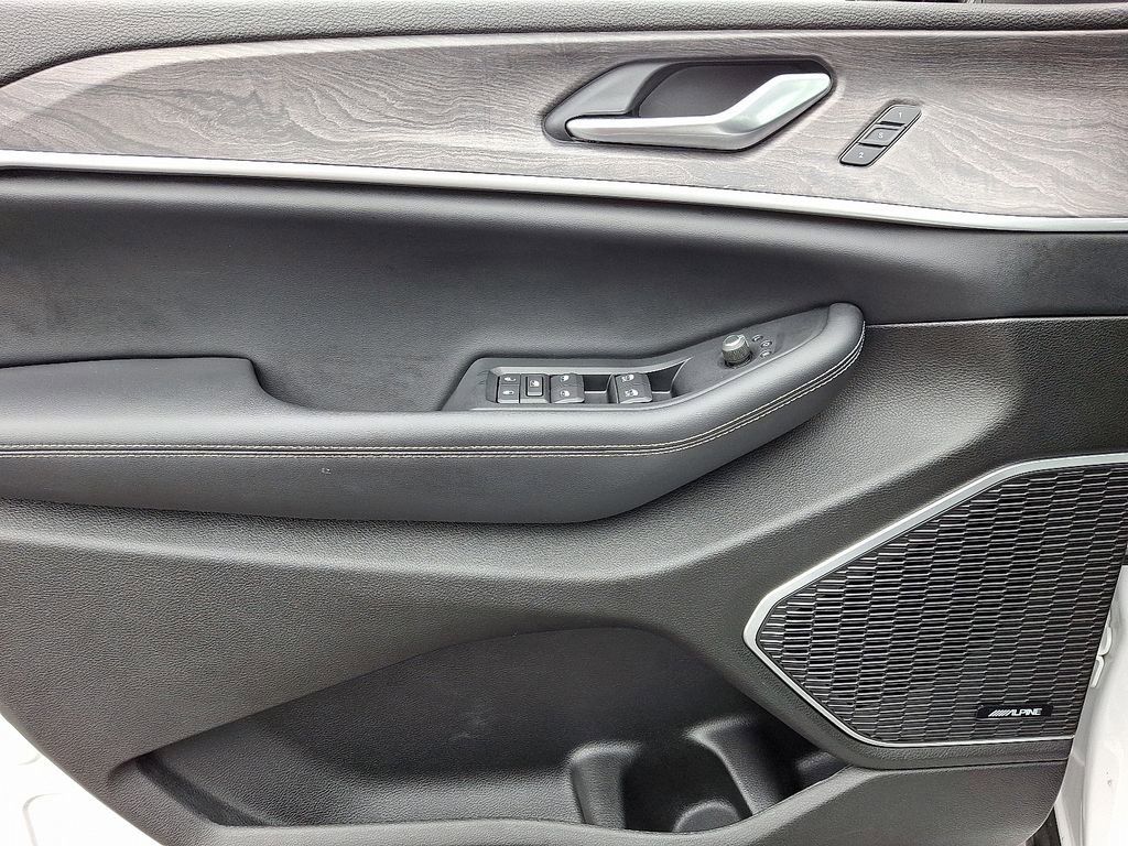 Used 2023 Jeep Grand Cherokee Limited w/ Luxury Tech Group II image 14