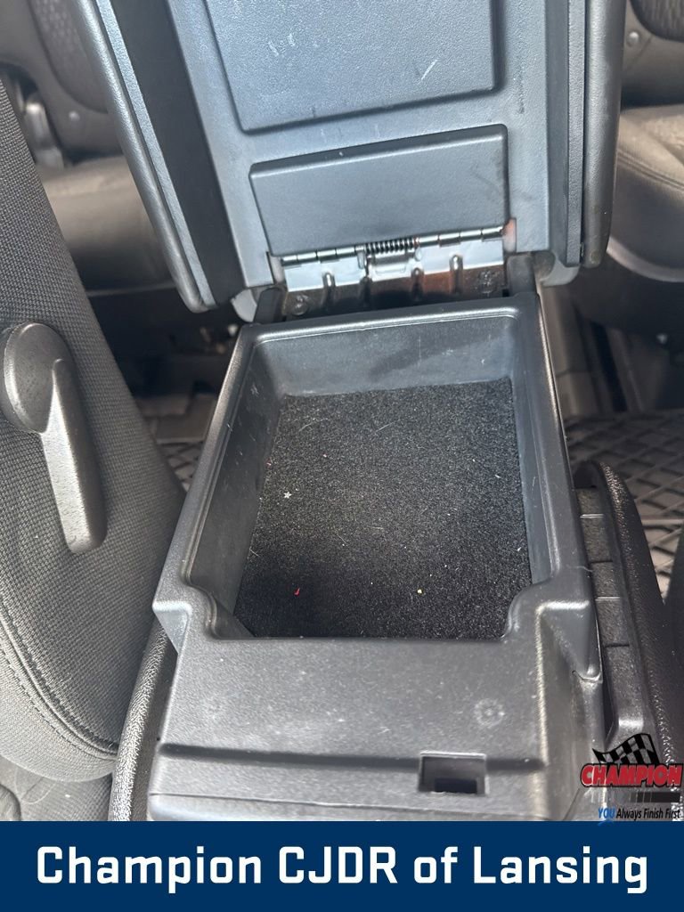 Used 2011 GMC Acadia SLE image 36