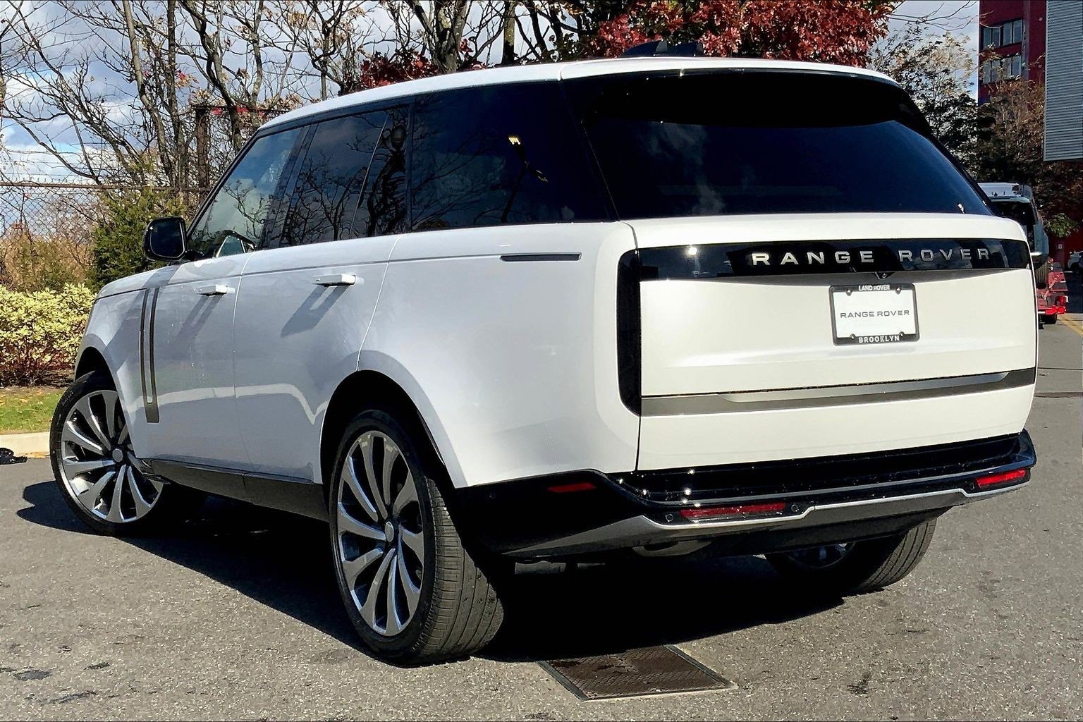 New 2025 Land Rover Range Rover SE image 12