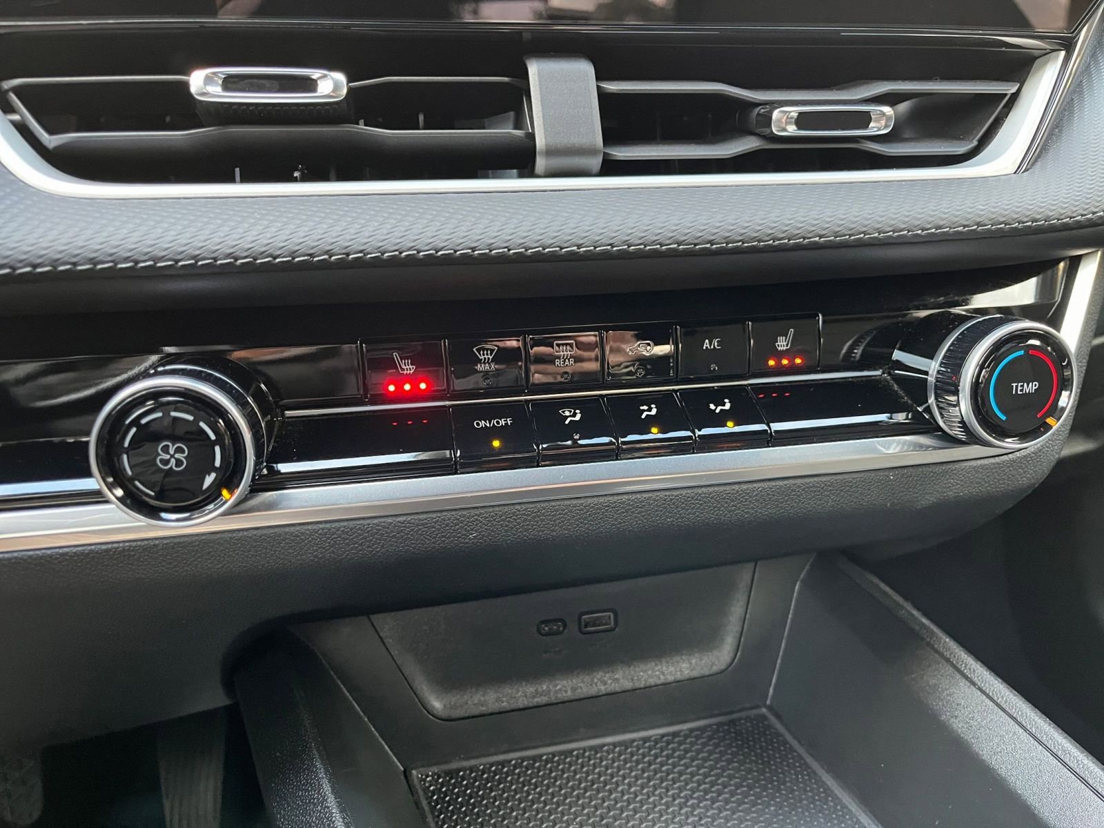 Used 2025 Chevrolet Equinox LT image 24