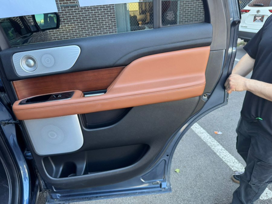 Used 2020 Lincoln Navigator Reserve w/ Luxury Package AWD/4WD image 23
