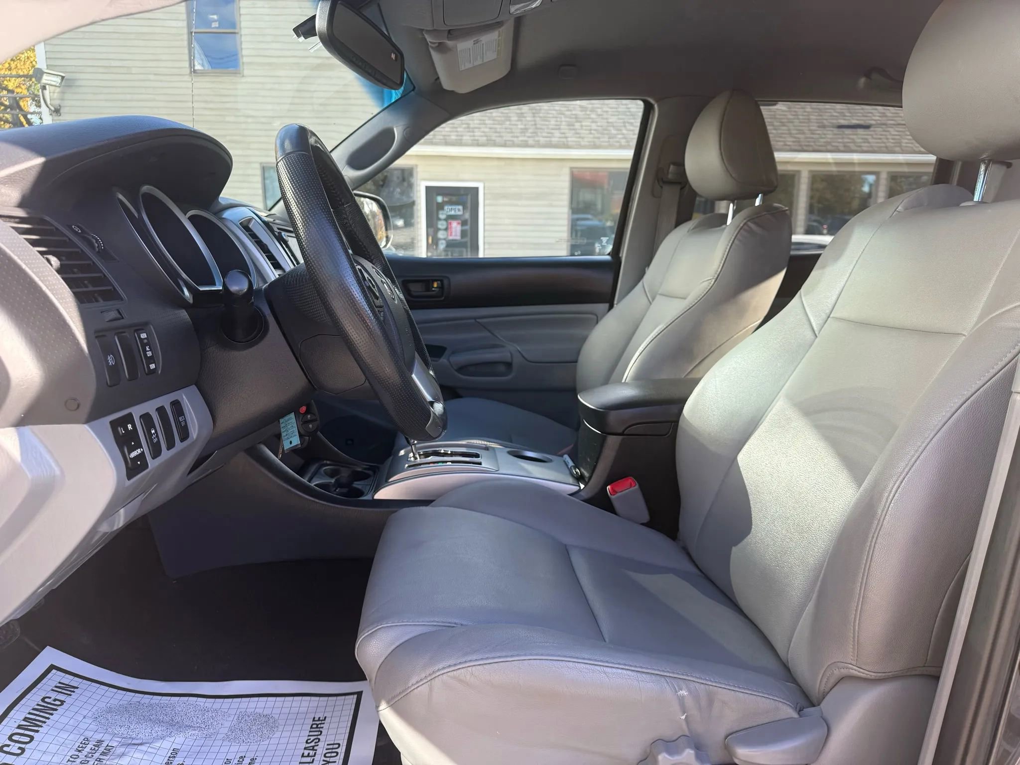 Used 2014 Toyota Tacoma 4x4 Double Cab w/ Limited Package image 22