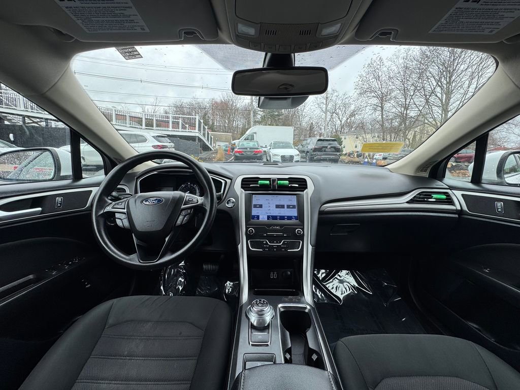 Used 2020 Ford Fusion SE image 15