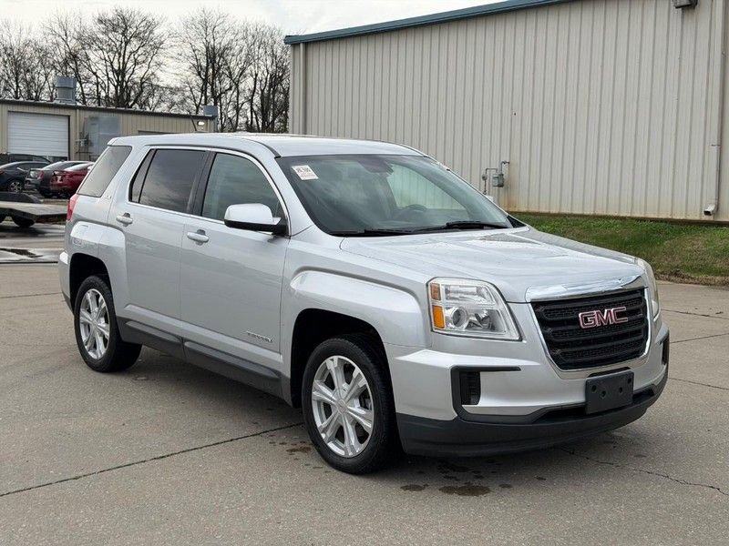 Used 2017 GMC Terrain SLE image 1