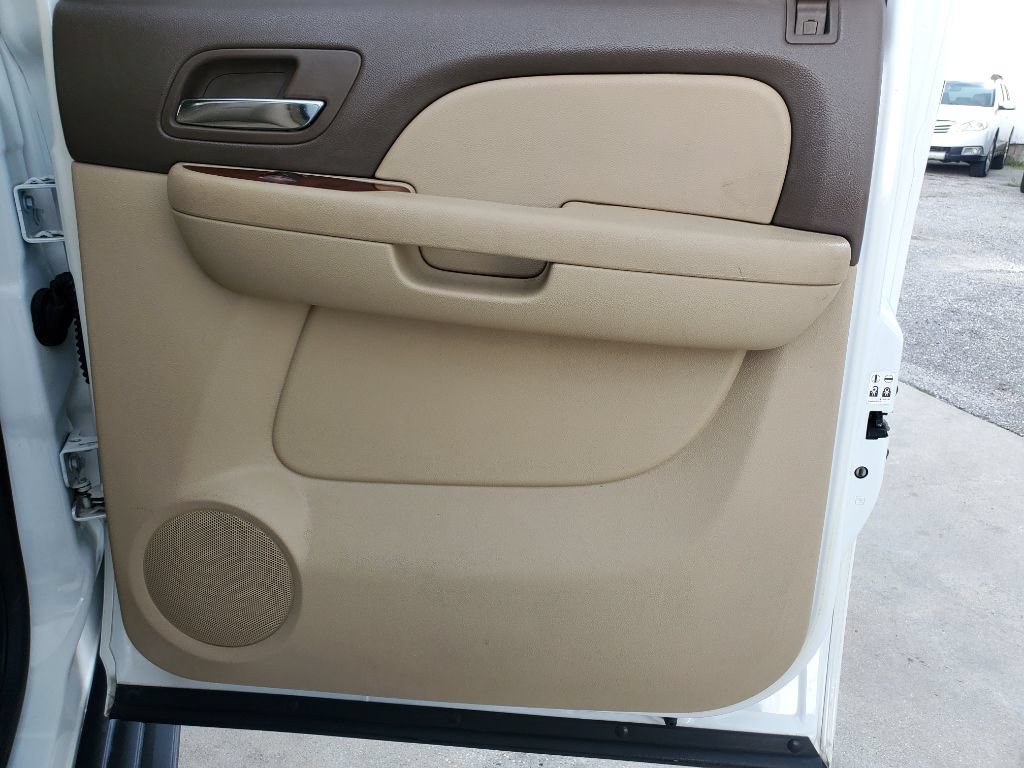 Used 2011 Chevrolet Avalanche LS RWD image 24