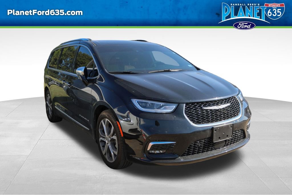 Used 2024 Chrysler Pacifica Pinnacle w/ Trailer Tow Group