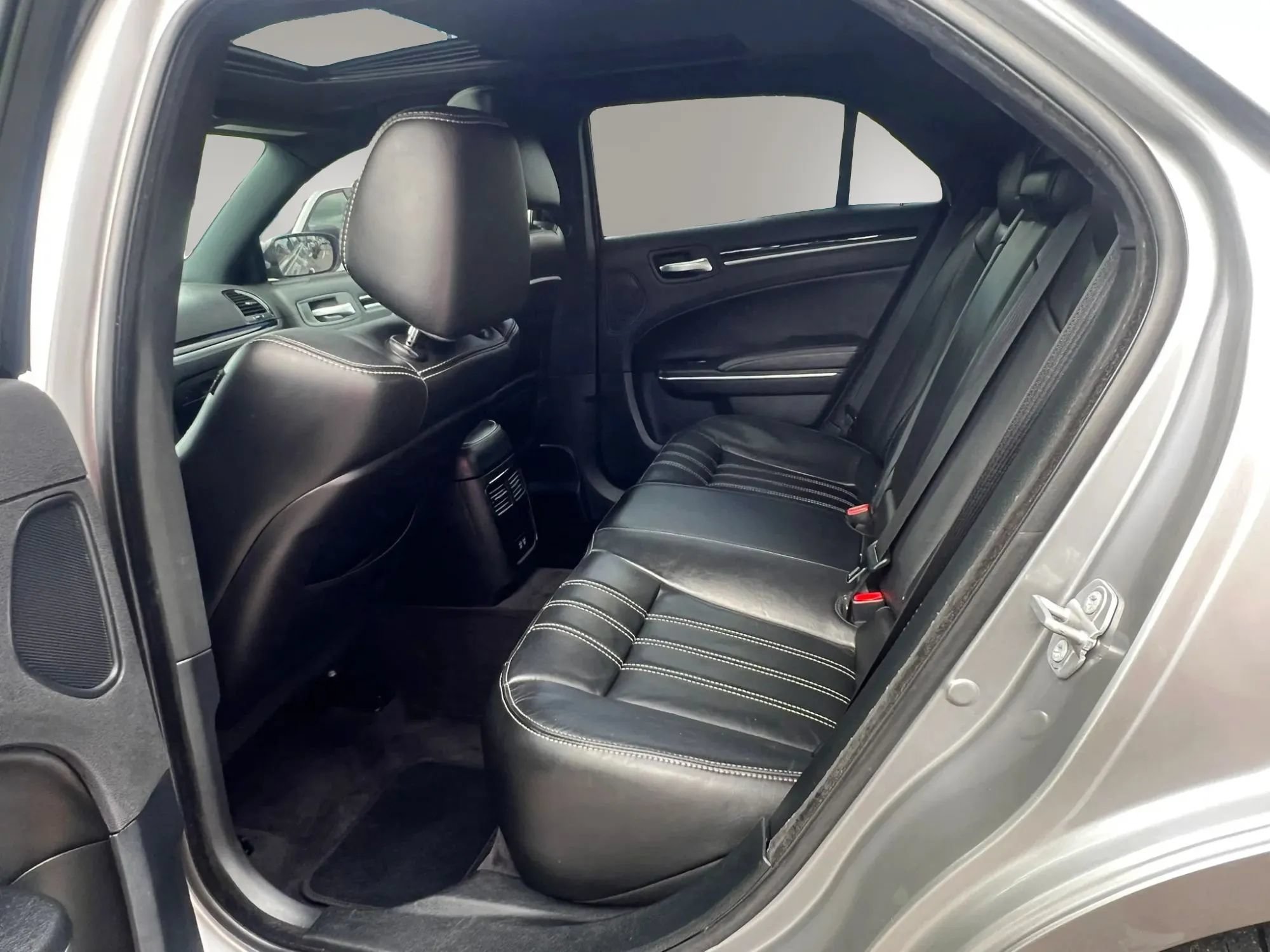 Used 2018 Chrysler 300 S w/ 300S Premium Group RWD image 28