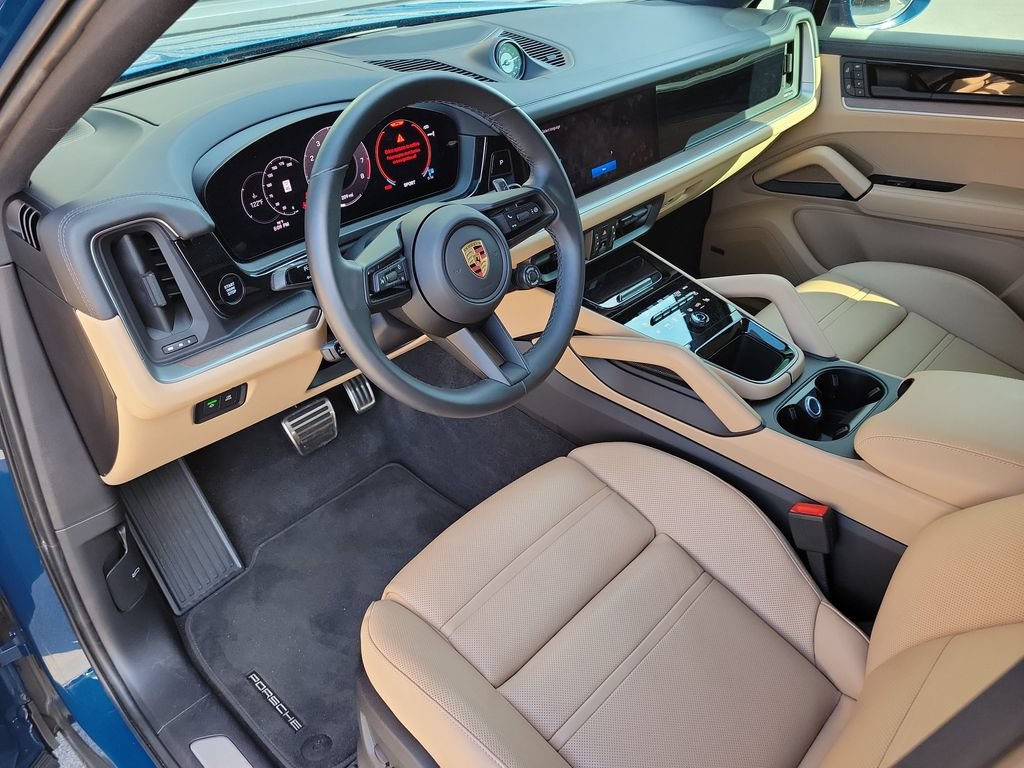 Certified 2025 Porsche Cayenne S AWD/4WD image 4
