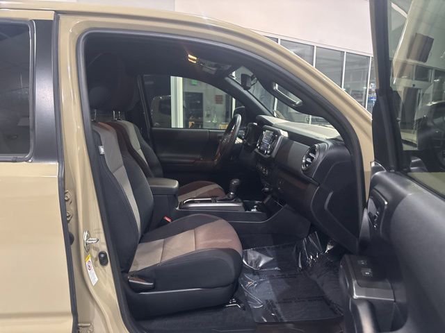 Used 2020 Toyota Tacoma TRD Off-Road w/ Technology Package AWD/4WD image 38