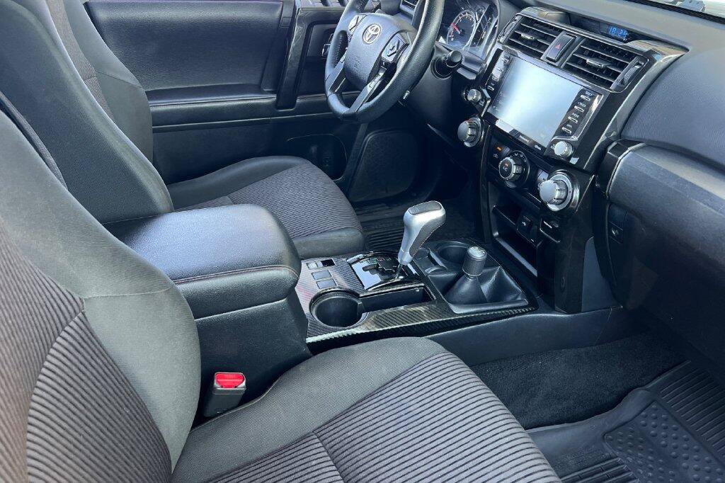 Used 2022 Toyota 4Runner TRD Off-Road AWD/4WD image 16