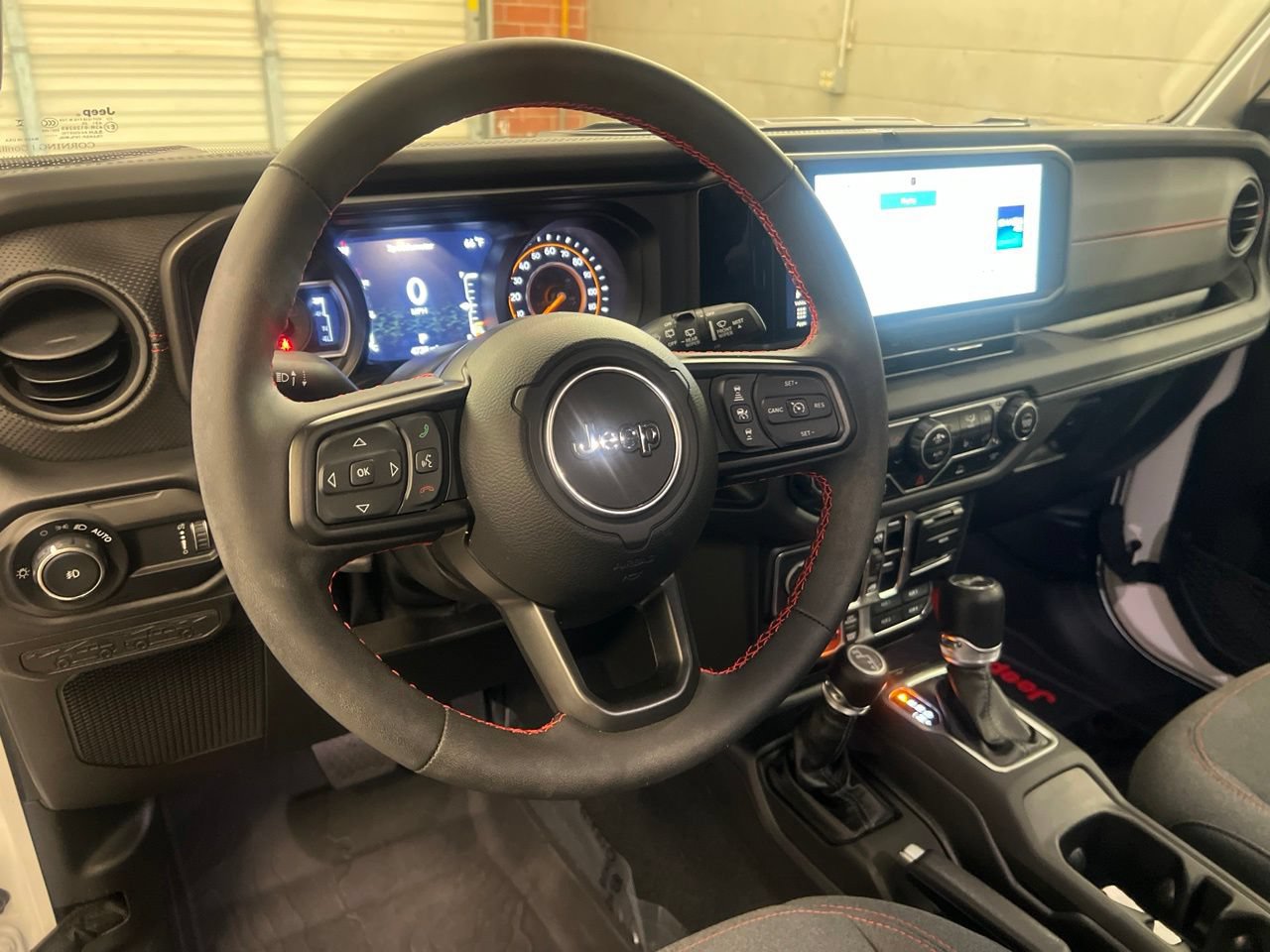 Used 2024 Jeep Wrangler Unlimited Rubicon w/ Technology Group AWD/4WD image 17