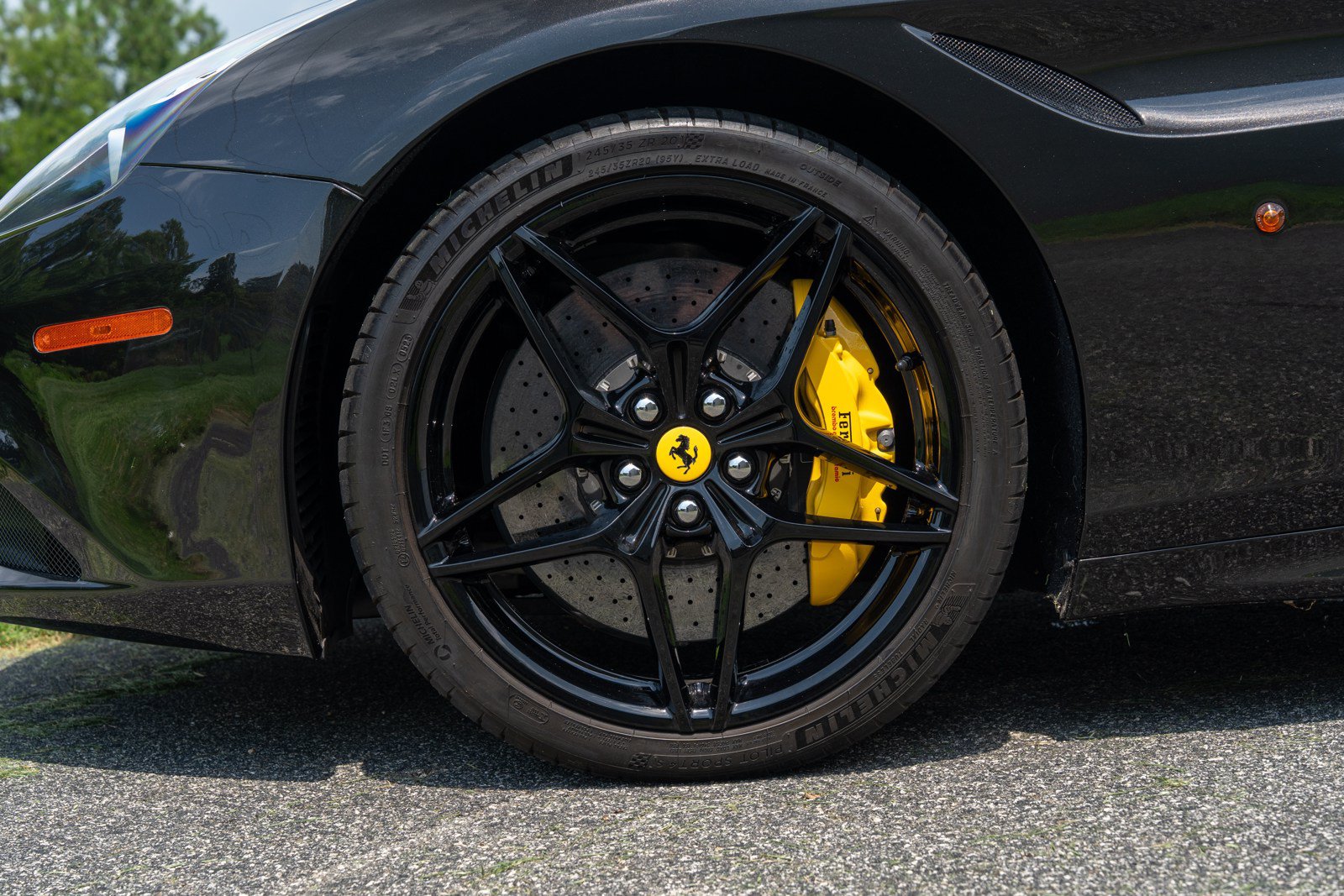Used 2018 Ferrari California T RWD image 10
