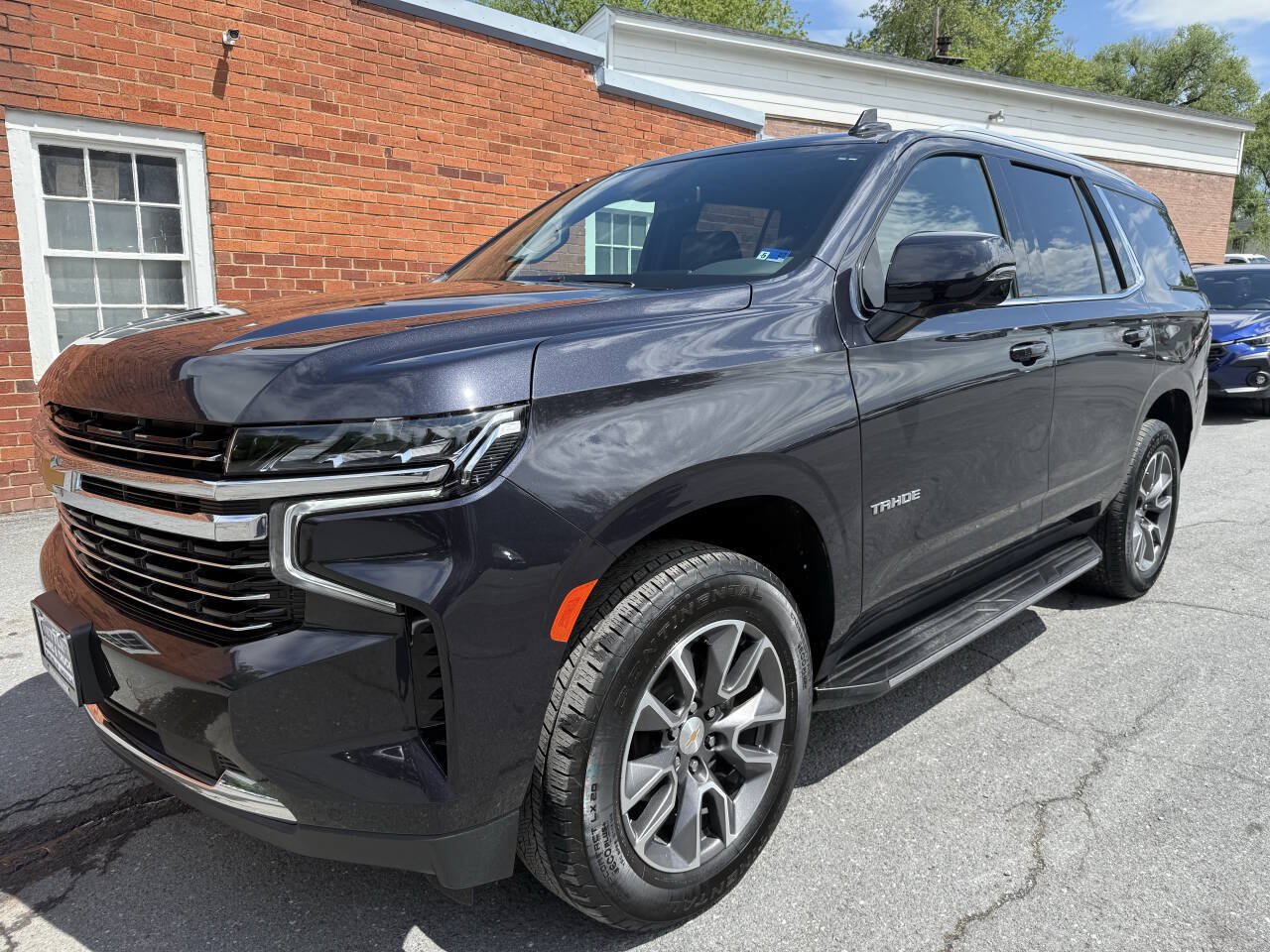 Used 2024 Chevrolet Tahoe LT w/ Luxury Package AWD/4WD image 2