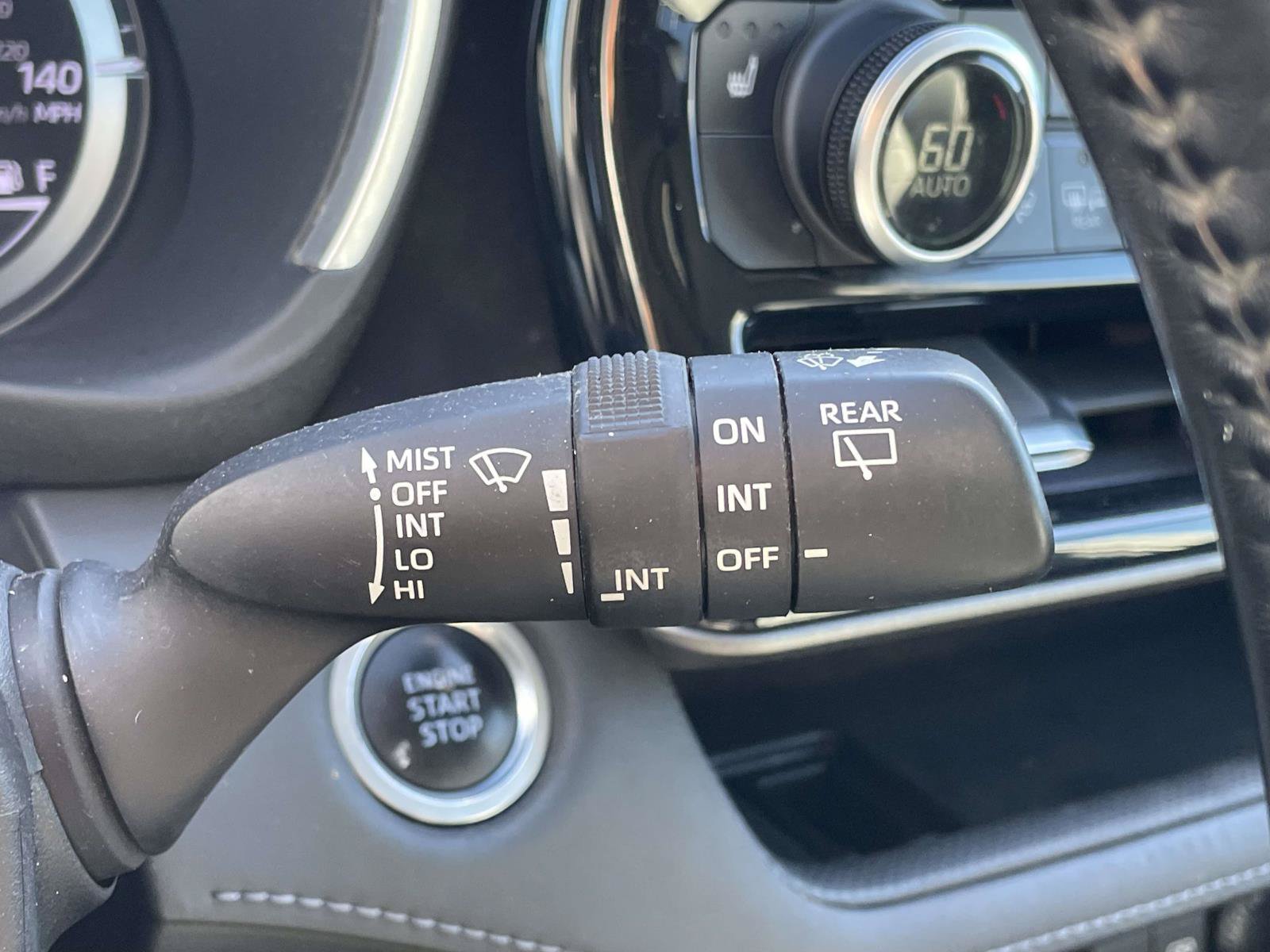 Used 2020 Toyota Highlander XLE FWD image 13