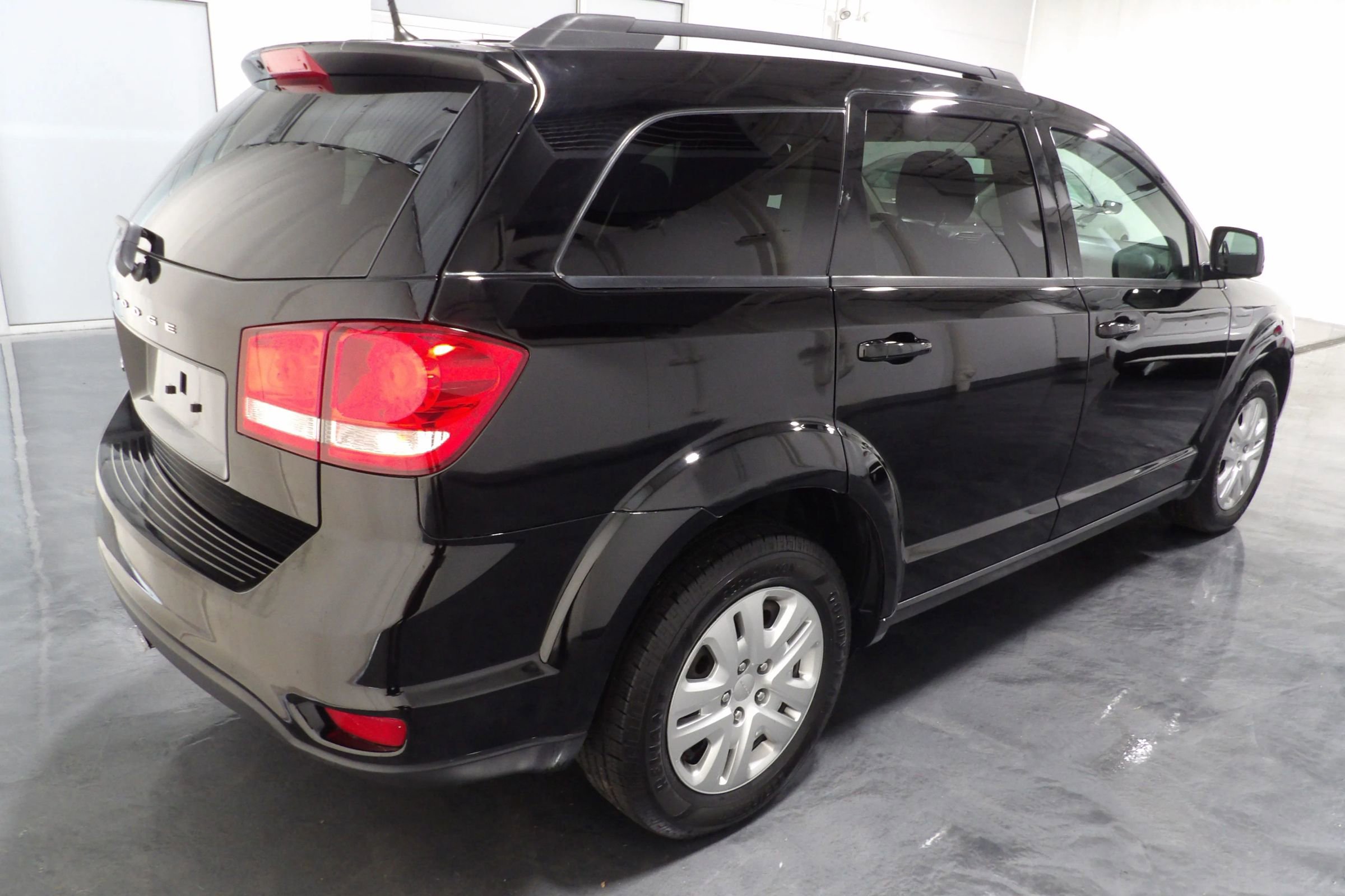 Used 2019 Dodge Journey SE image 4