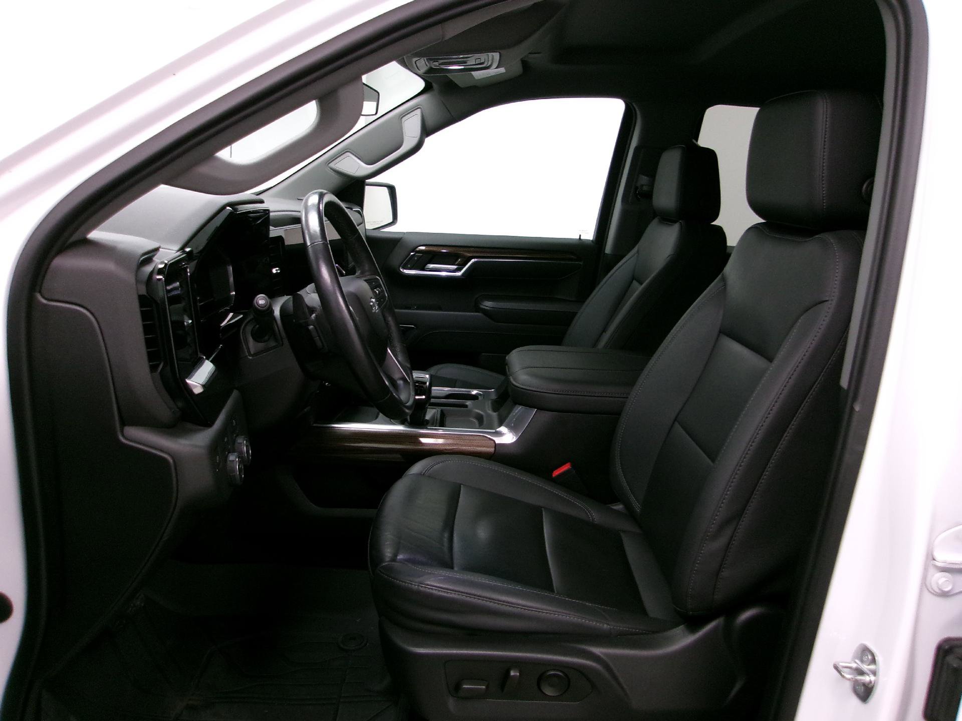 Certified 2023 Chevrolet Silverado 1500 RST w/ Redline Edition image 9