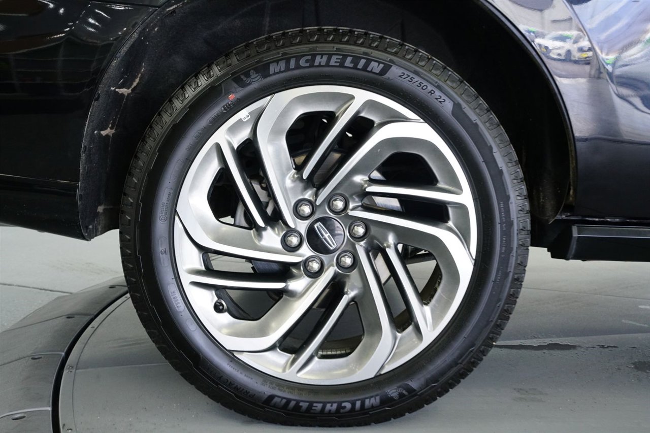 Used 2025 Lincoln Navigator Reserve image 17