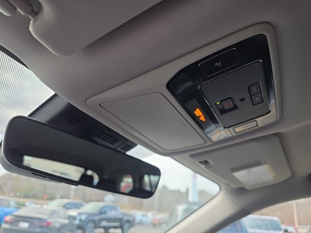 Used 2025 Toyota Grand Highlander AWD image 26