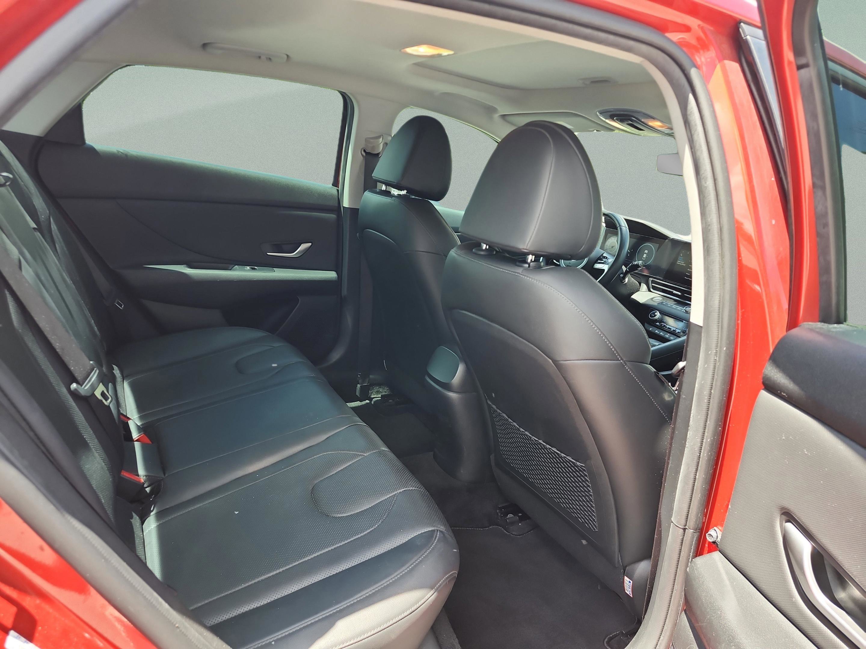 Certified 2021 Hyundai Elantra Limited FWD image 18