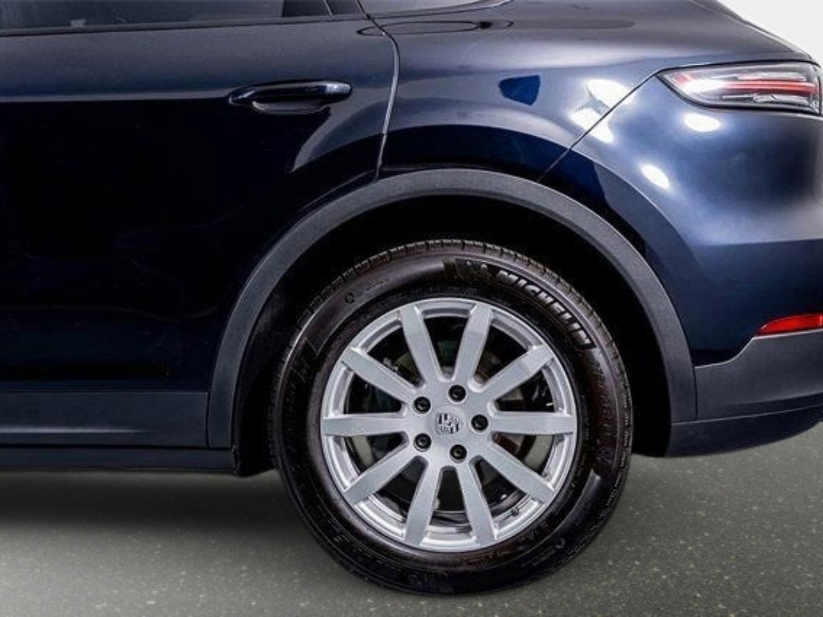 Used 2022 Porsche Cayenne S image 18