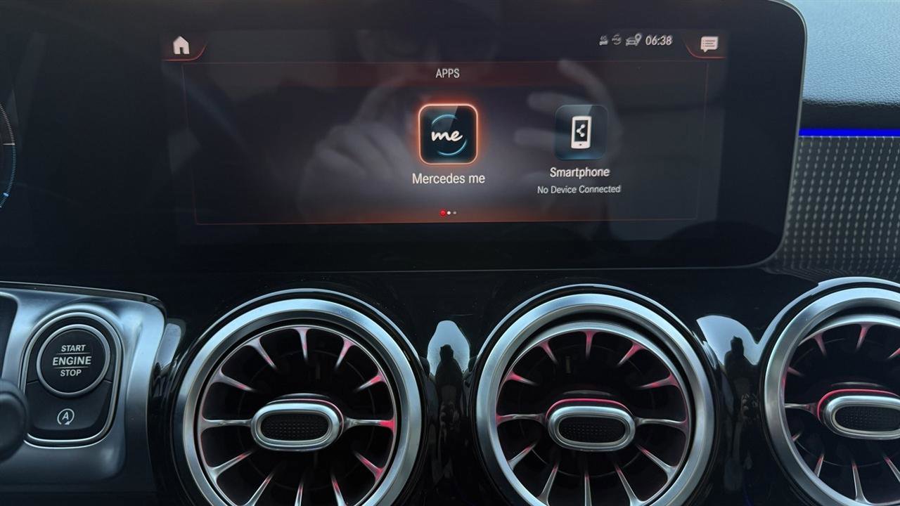 Used 2021 Mercedes-Benz GLB 250 4MATIC w/ Premium Package image 60