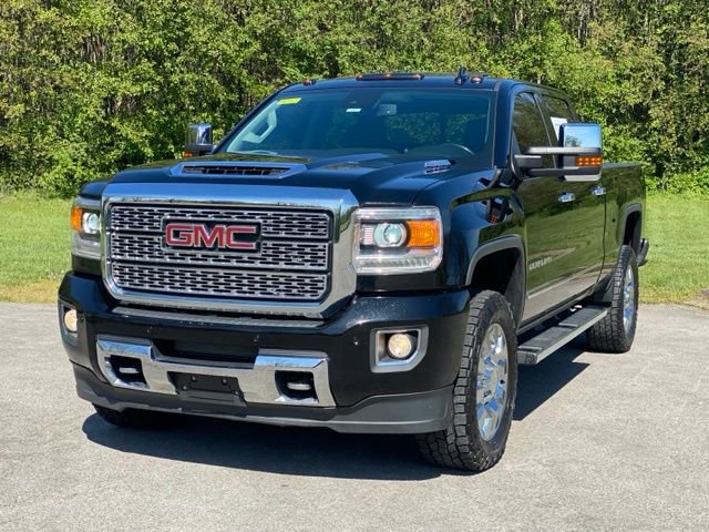 Used 2018 GMC Sierra 2500 Denali w/ Duramax Plus Package AWD/4WD image 3