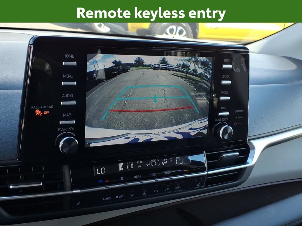 Used 2024 Toyota Sienna XLE FWD image 30