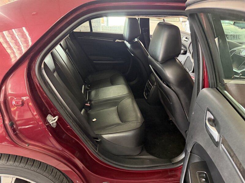 Used 2019 Chrysler 300 Limited RWD image 24