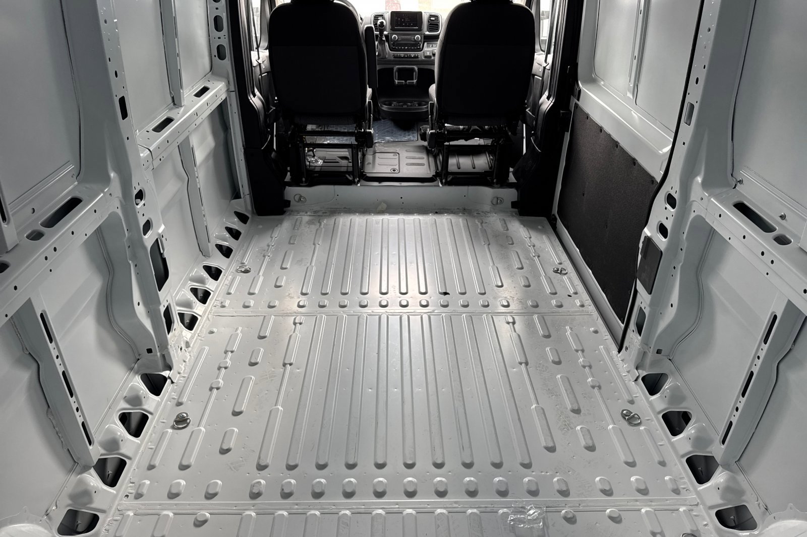 New 2026 RAM ProMaster 2500 w/ Quick Order Package 22G SLT image 13