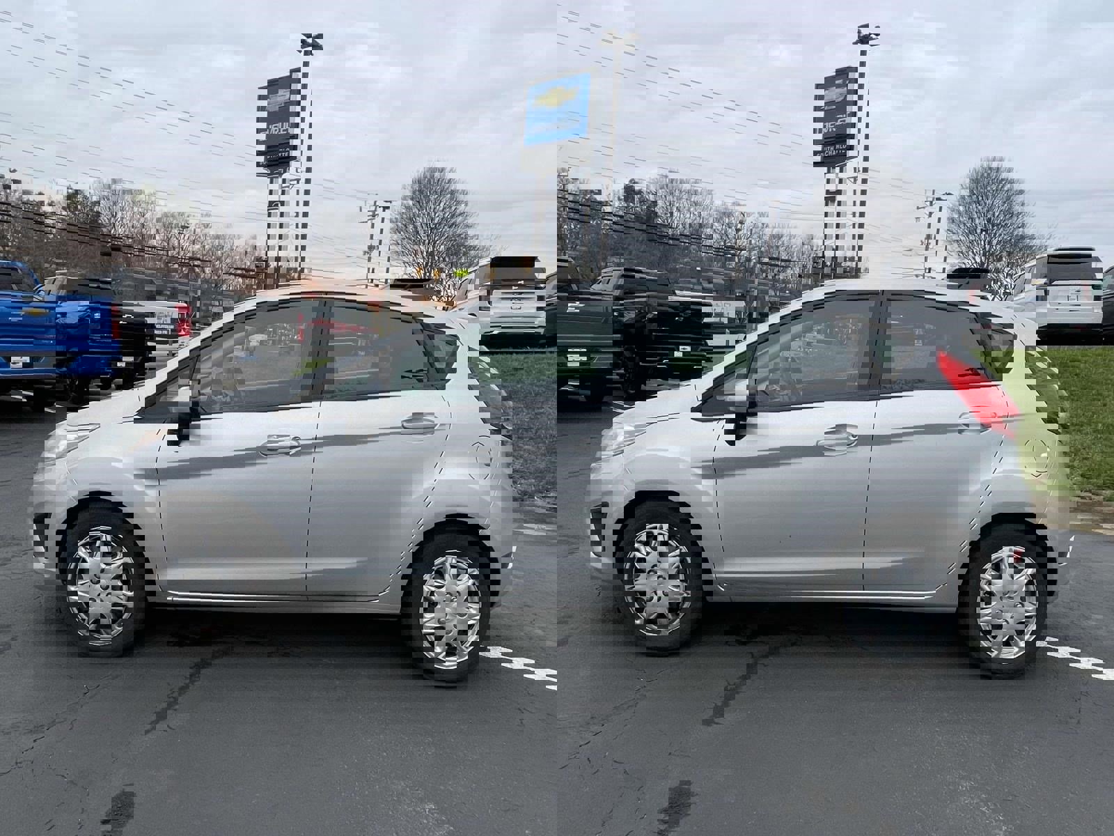 Used 2012 Ford Fiesta SE w/ Moon & Mood Pkg image 8