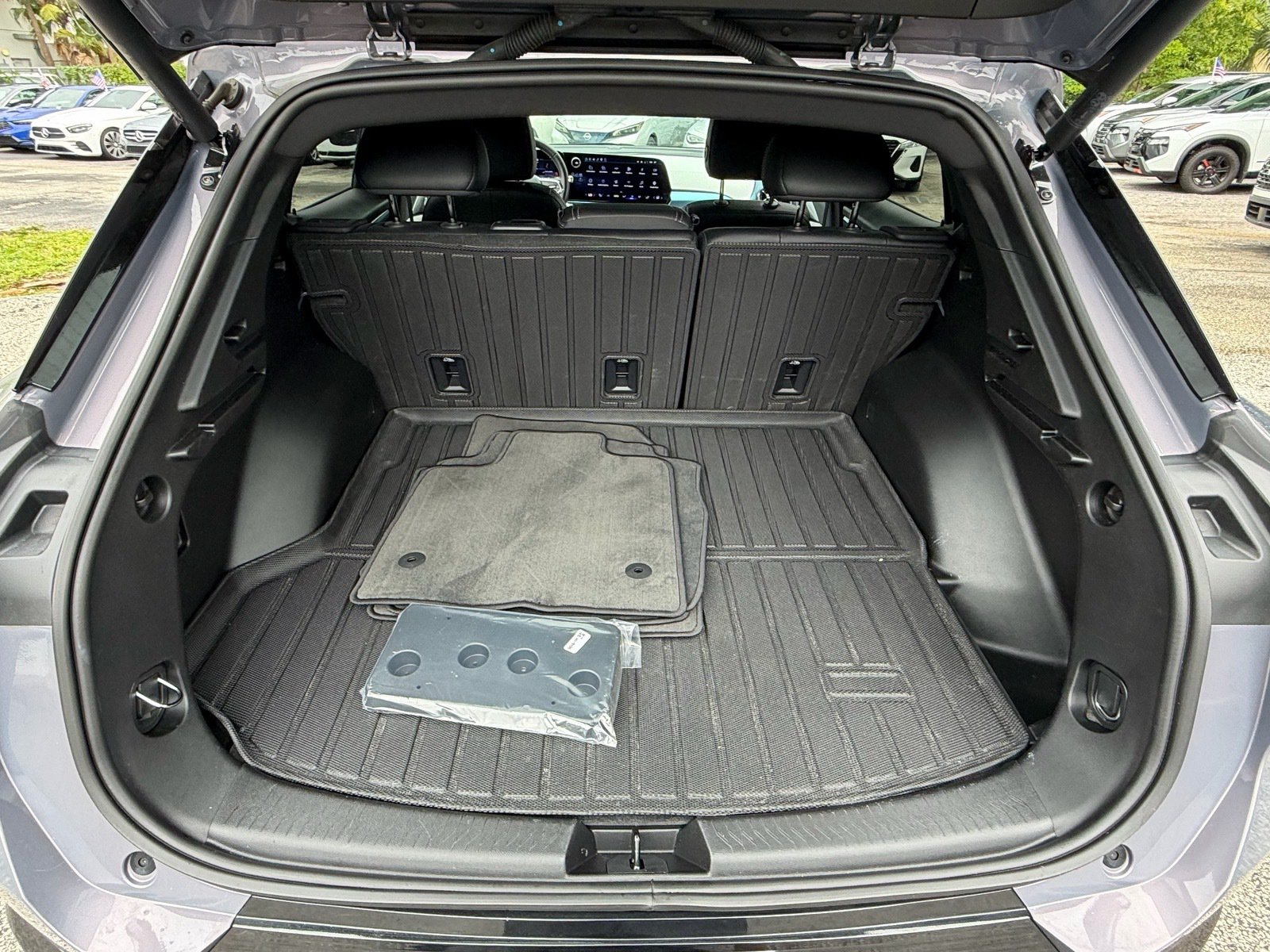 Used 2025 Chevrolet Equinox EV LT w/ Convenience Package FWD image 14