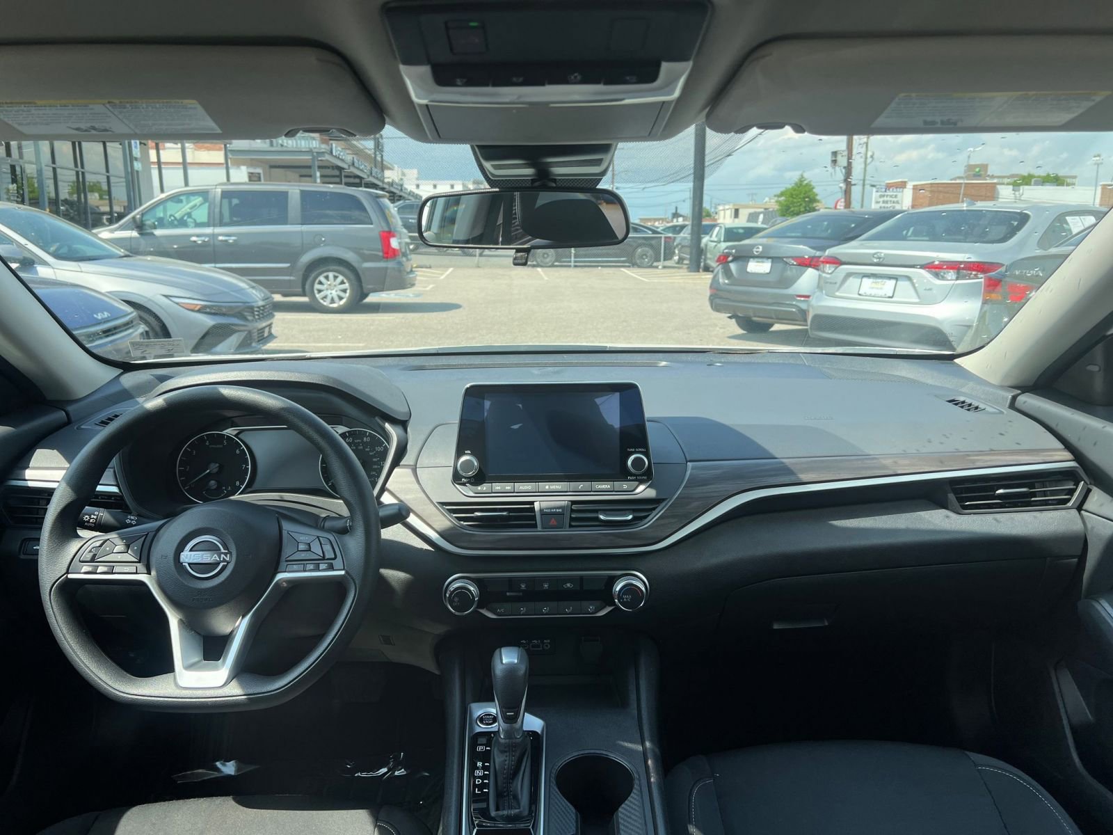 Used 2025 Nissan Altima 2.5 SV FWD image 34