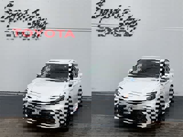 Certified 2025 Toyota Camry SE image 1