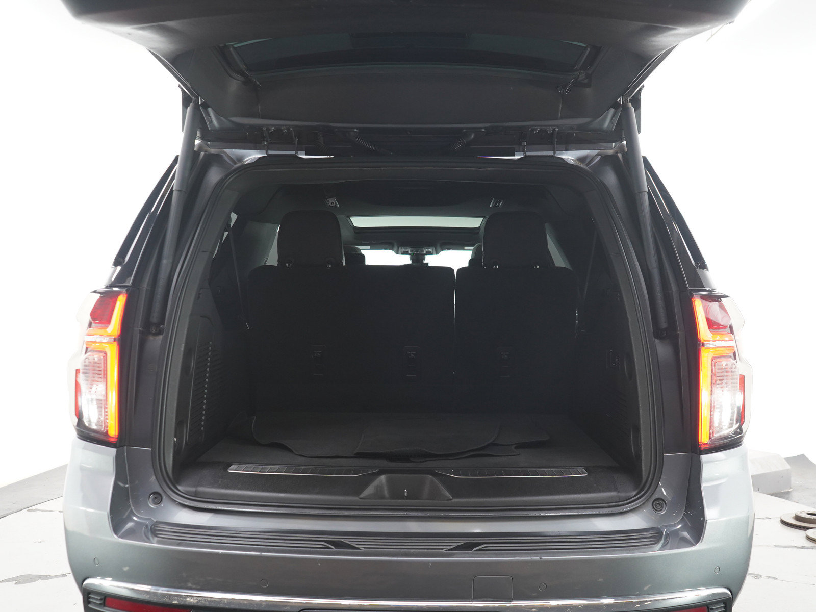 Used 2021 Chevrolet Suburban Premier w/ Premium Package AWD/4WD image 20