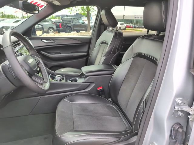 Used 2024 Jeep Grand Cherokee L Laredo AWD/4WD image 18