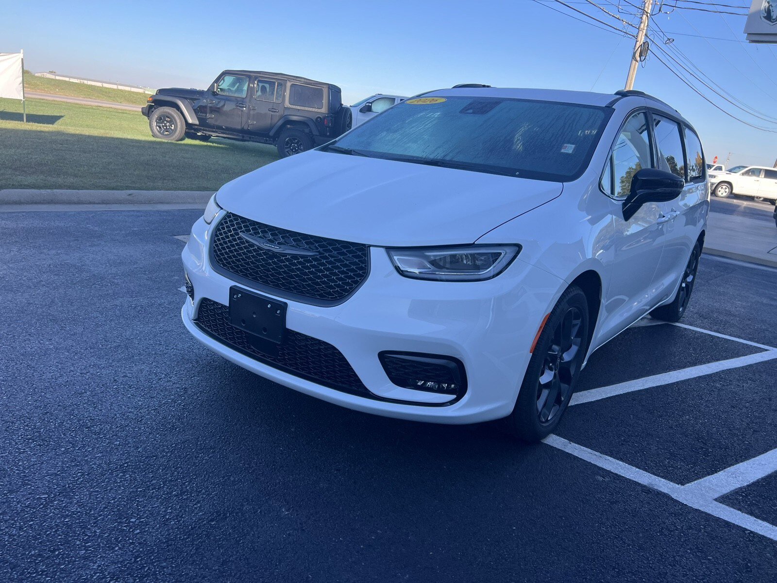 New 2026 Chrysler Pacifica Select w/ S Appearance Package FWD image 5