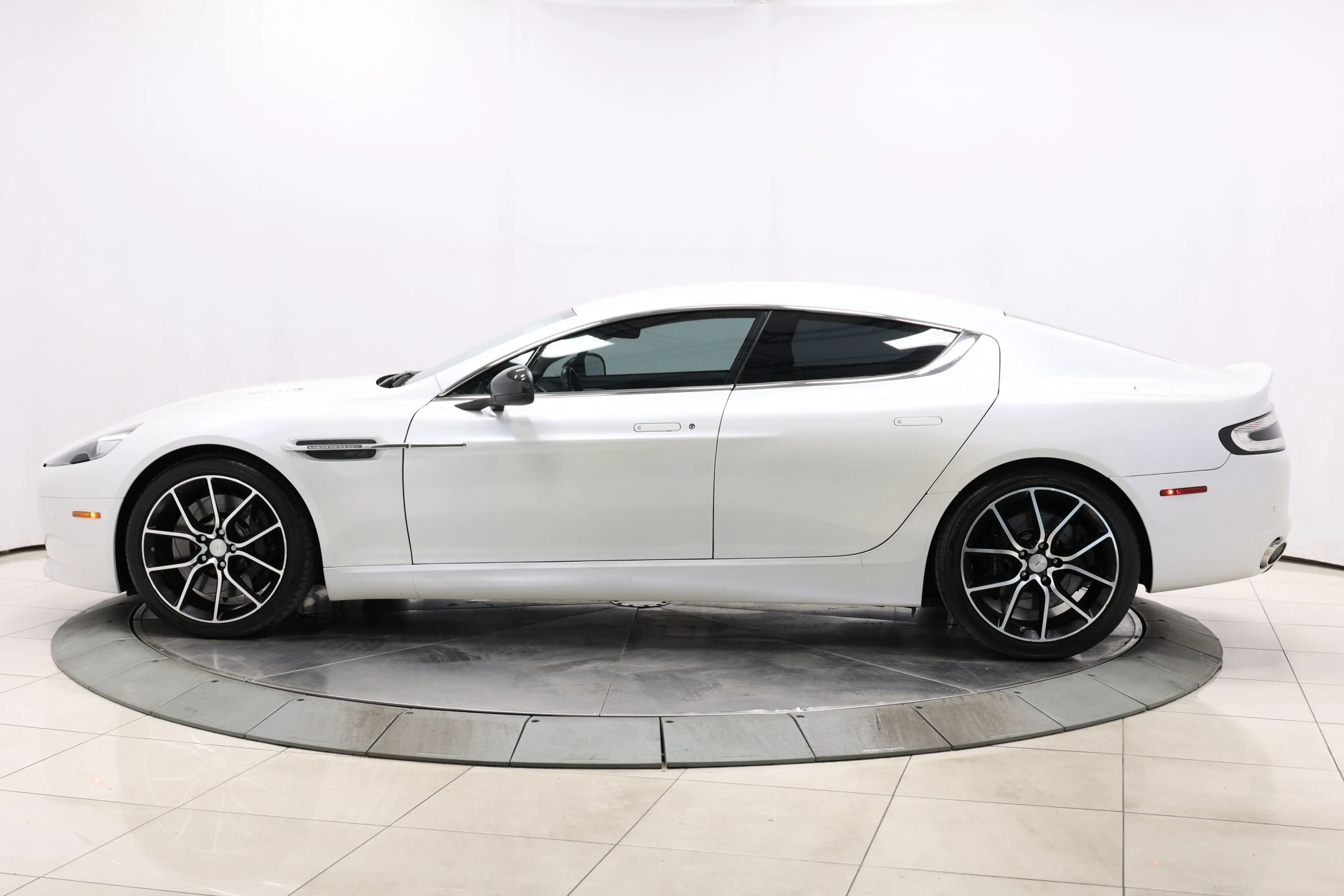 Used 2014 Aston Martin Rapide S RWD image 8