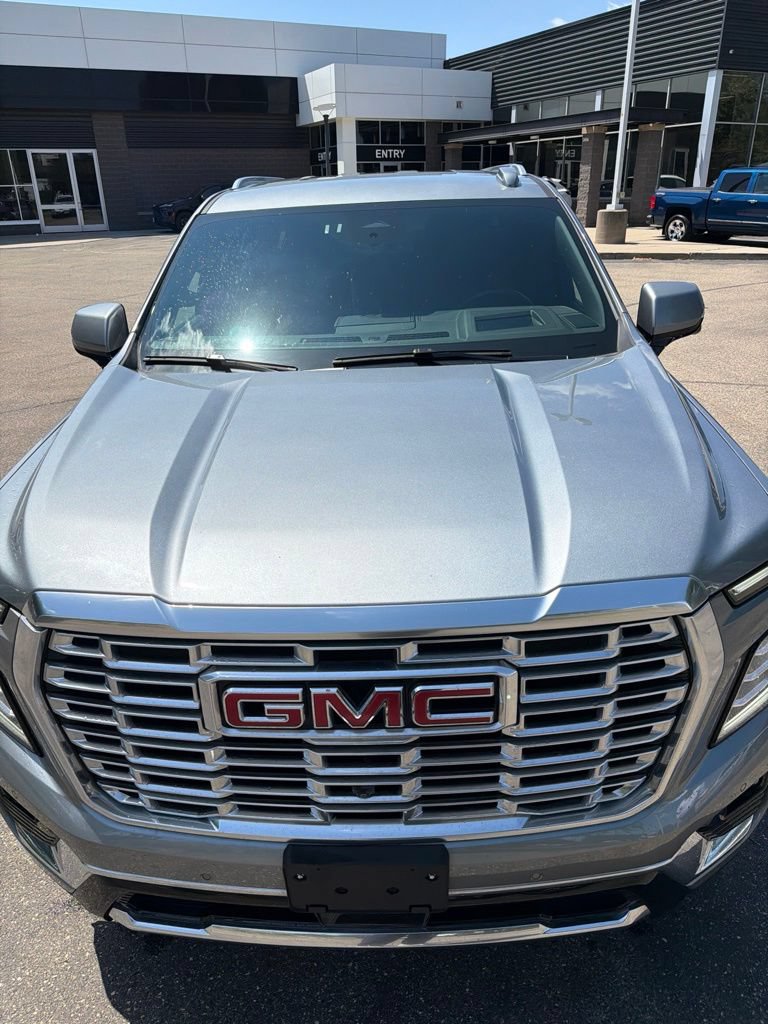 Used 2025 GMC Yukon XL Denali AWD/4WD image 4