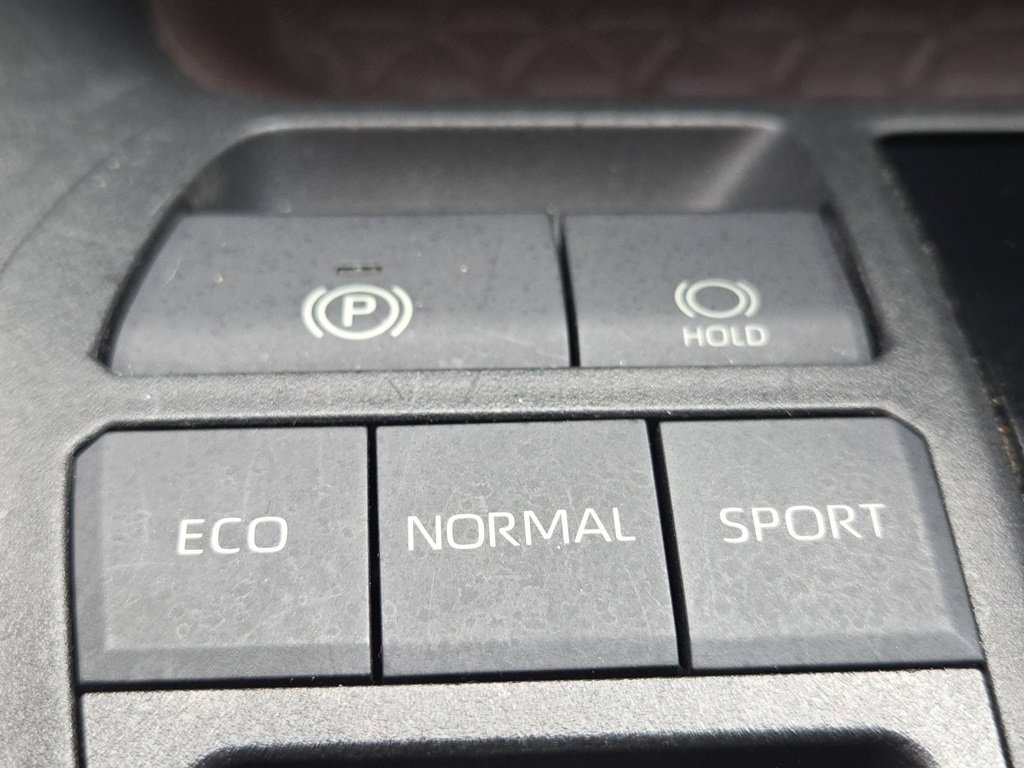 Used 2020 Toyota RAV4 Limited image 11