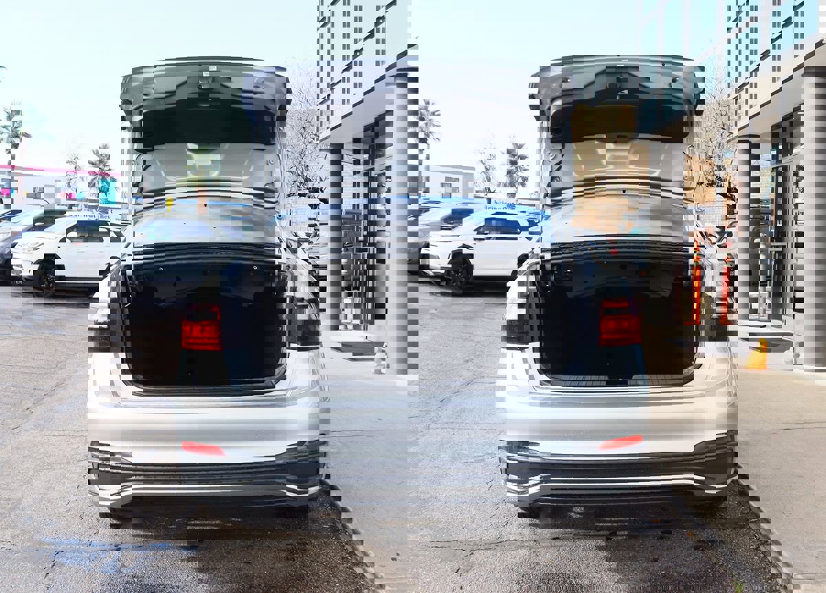 Used 2023 Volkswagen Jetta SE image 22