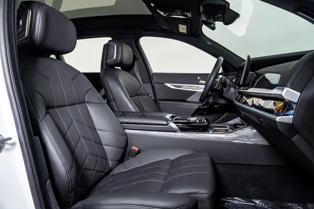 Used 2025 BMW 740i xDrive image 16